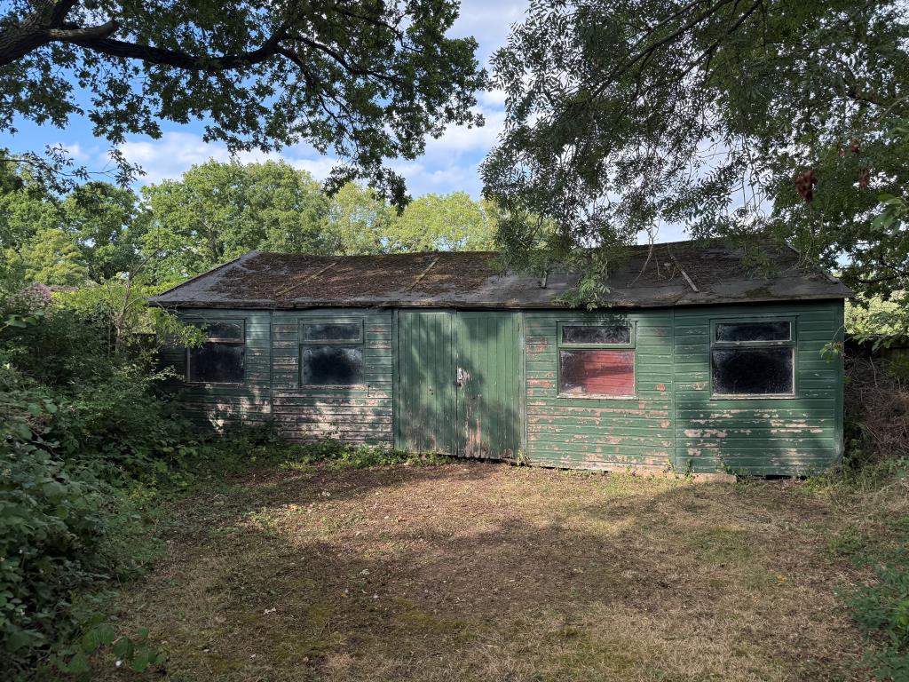 Lot: 180 - DETACHED BUNGALOW WITH POTENTAL - Garden Shed